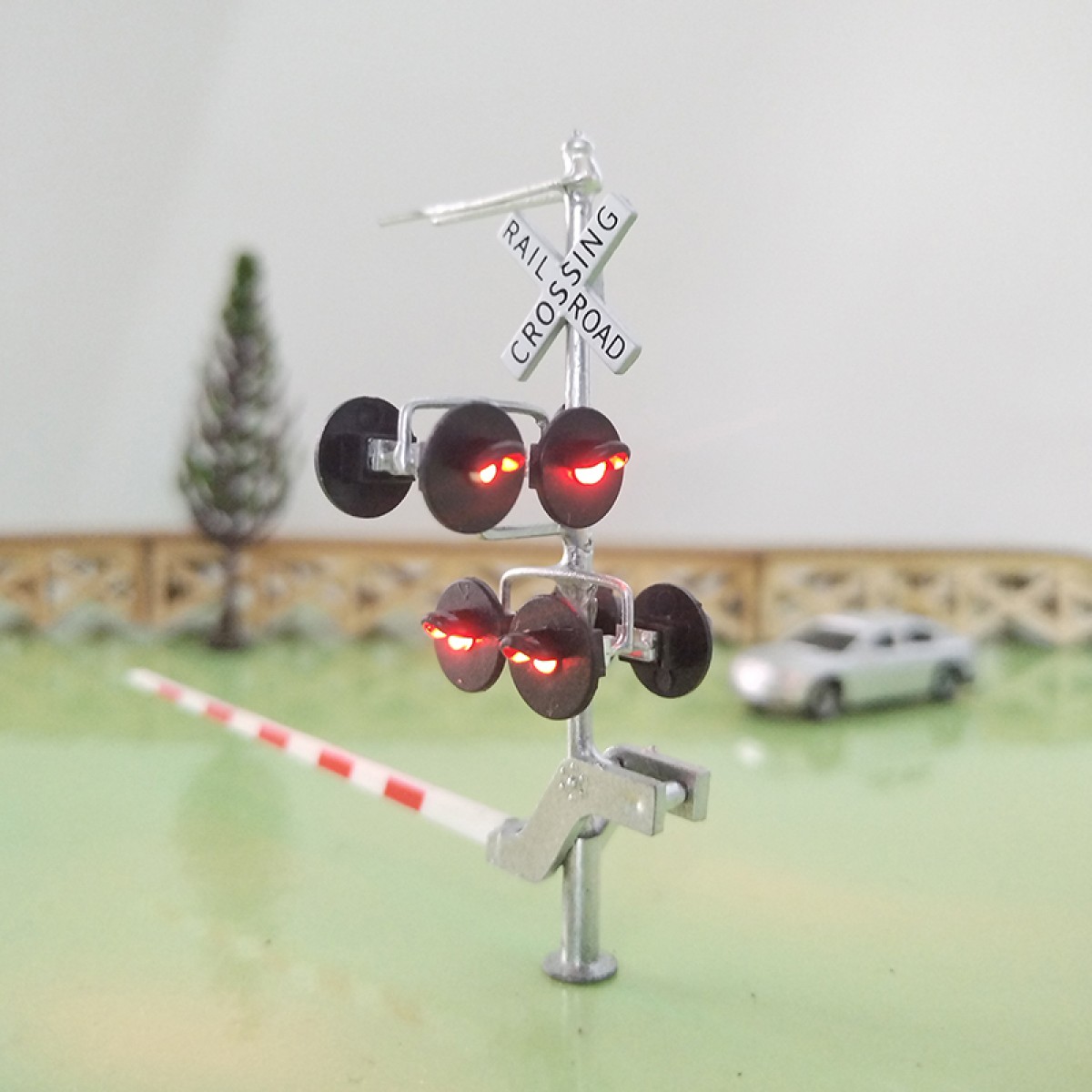 1 x HO scale railroad grade crossing signal with side assistant gate arm #CGS